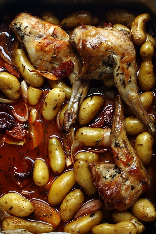 Roasted rabbit with chorizo ​​and baby potatoes