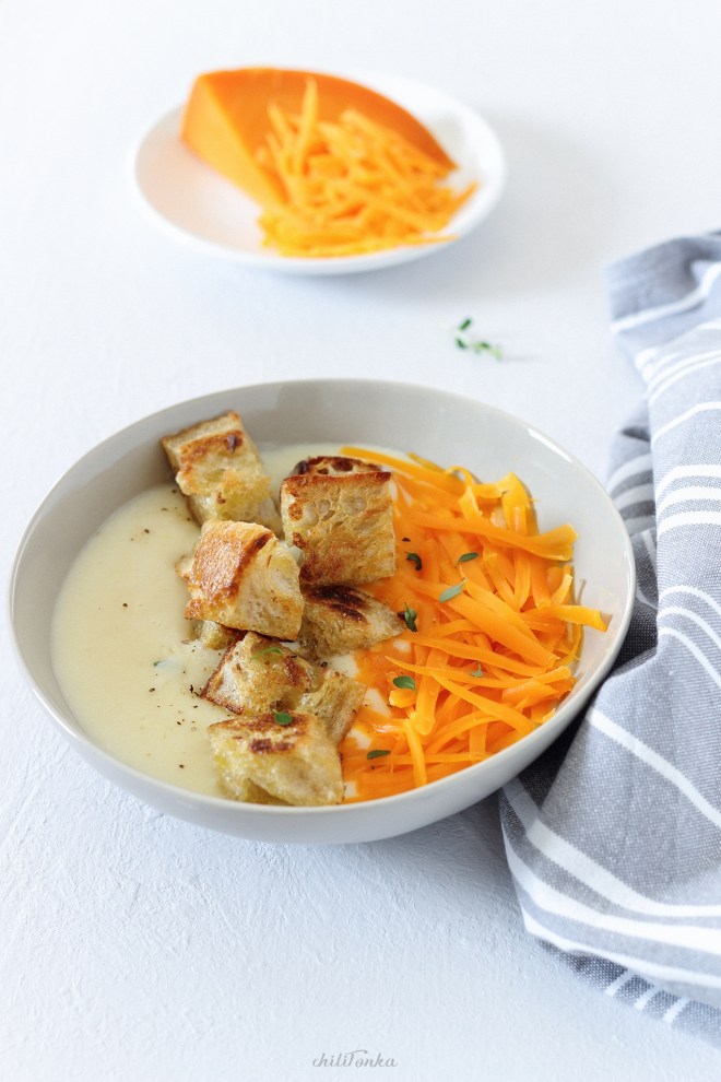 Zupa ziemniaczana z grzankami i serem mimolette | chilitonka