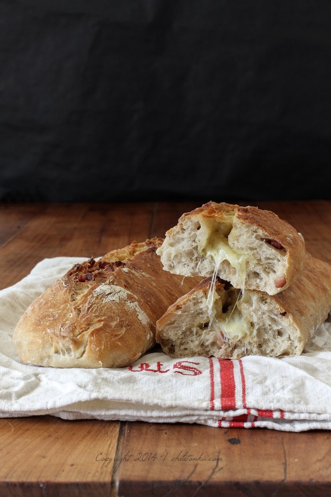 Chlebek z boczkiem i serem Morbier | chilitonka