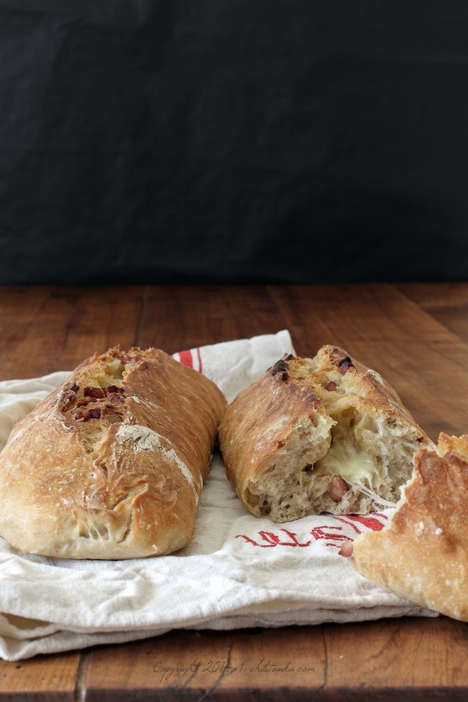 Chlebek z boczkiem i serem Morbier | chilitonka